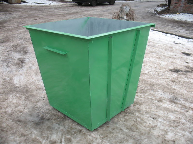 В Оренбурге жители пытались украсть мусорный контейнер